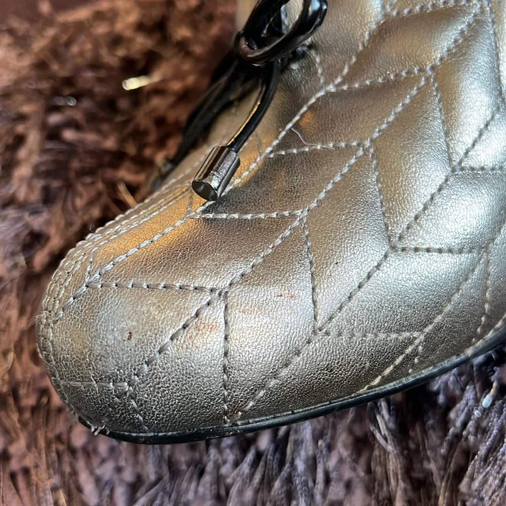 BCBG Sliver Quilted Leather Upper Boot 4” High Heels w/Black Tie Detail Size 7